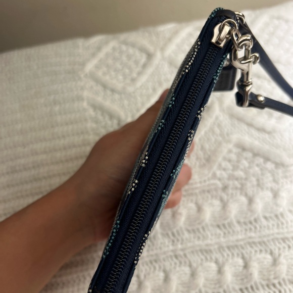 Coach Patterned Blue Wristlet 💙🖤 - Picture 5 of 11